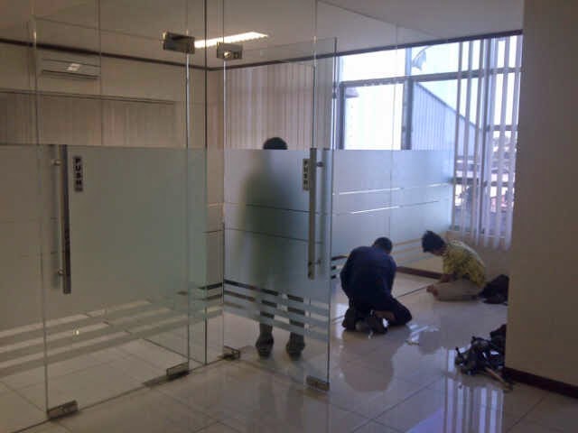 Desain Stiker Partisi Kantor Yang Ciamik