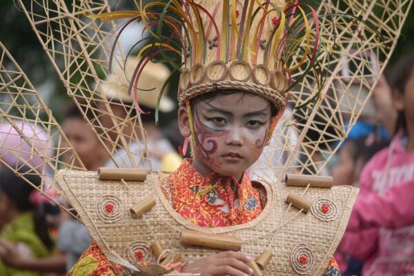 Cantik nya Batik Negeriku (Karnaval Batik Pekalongan 2013)