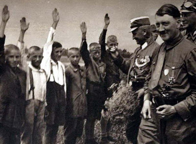 Foto Sisi Baik Hitler Yang tidak Dipublikasikan