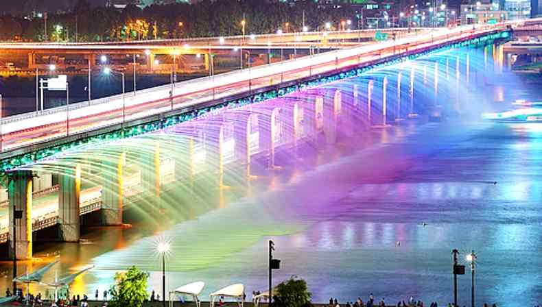 Menakjubkan Jembatan Air Mancur Di Korsel