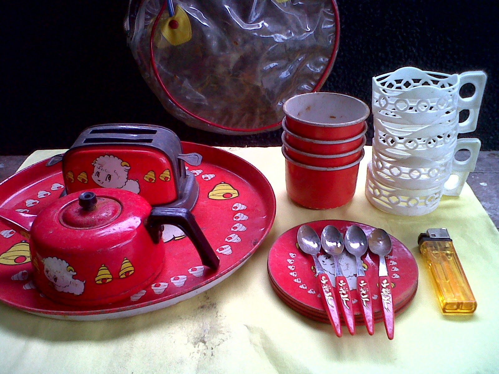 tin toys set gelas
