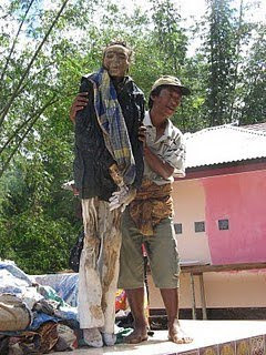 &#91;serem bgt gan&#93; ritual pembersihan jenazah di Toraja.....
