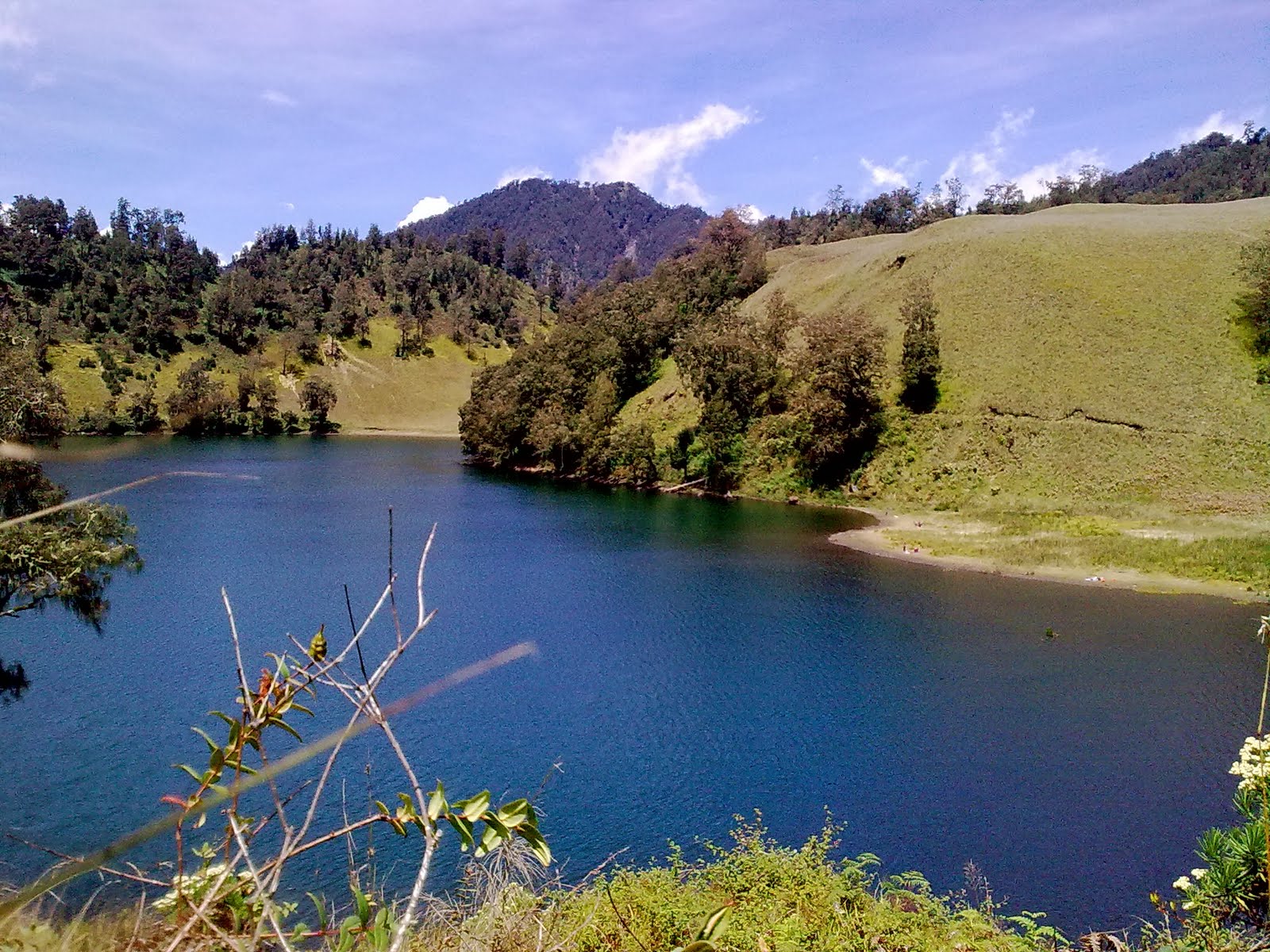Puncak Tertinggi Jawa Yang Ramai Dibicarakan Dalam Film 5cm