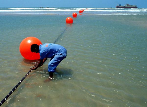 Proses Pemasangan Kabel Komunikasi Bawah Laut (Fibre Optics)