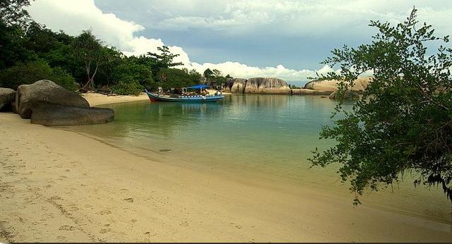 [WoW] Ajibb.!! Melihat Pesona & Eksotis Pantai Membalong, Kepulauan Bangka Belitung