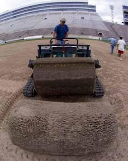 Proses Pembuatan Rumput Lapangan Sepak Bola