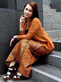Cantiknya Maria Ozawa Ber &quot;Batik&quot; &#91;dan sisi lain Miyabi&#93;