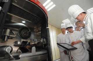 Robot Unik yang Bisa Memasak 600 Masakan China 