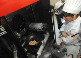 Robot Unik yang Bisa Memasak 600 Masakan China 