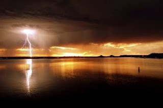 &#91;AMAZING&#93; Catatumbo Lightning - Petir dengan Intensitas Sambaran Tertinggi