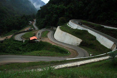 Jembatan Kelok 9, Jembatan dengan Struktur Berkelok Pertama di Indonesia