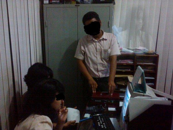 cewek-gaib-di-kantor-bapak-ane