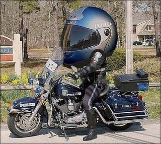 Pernah lihat helm terkecil di dunia??