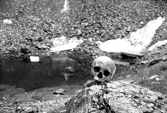 Misterius! Danau Berisi 500 Tengkorak di India