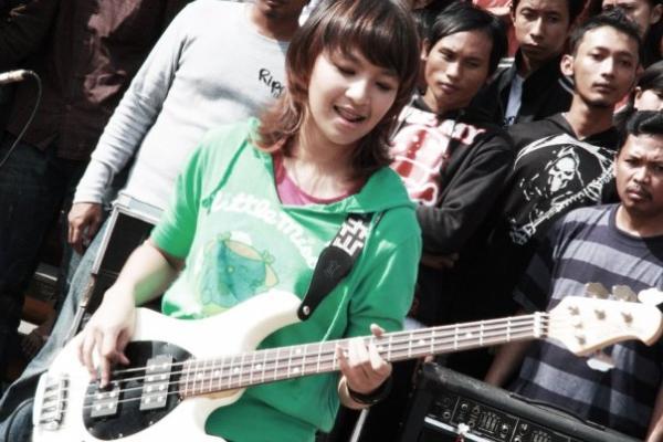 10 gitaris cewek tercepat di indonesia