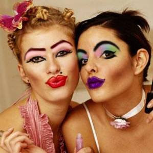 7 Macam Kesalahan Wanita Saat Merias Wajah