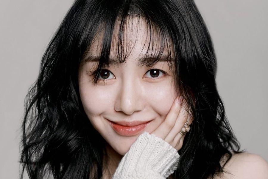 Mantan Member AOA, Kwon Mina Posting Foto Bersama Pacar Barunya di Instagram