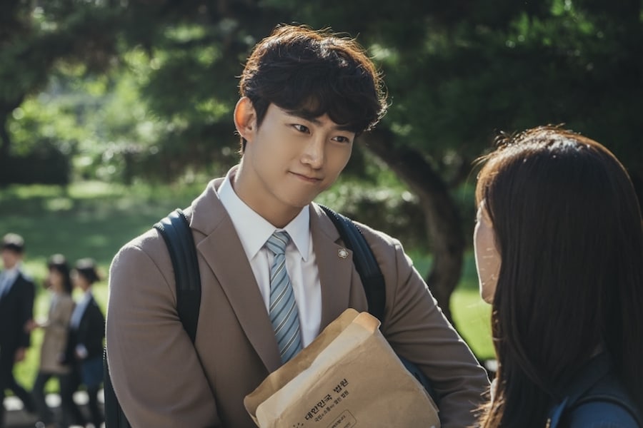 Taecyeon '2PM' Tampil Jadi Pemagang Kikuk Dalam Drama Terbaru tvN 'Vincenzo'