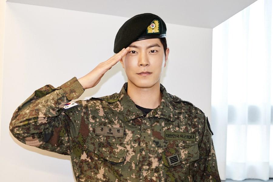 aktor-hong-jong-hyun-selesaikan-wajib-militernya