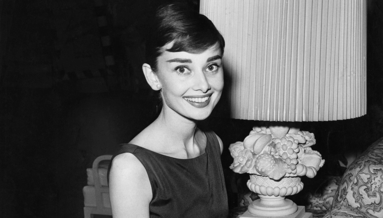 Kisah kelam dibalik tubuh mungil Audrey Hepburn