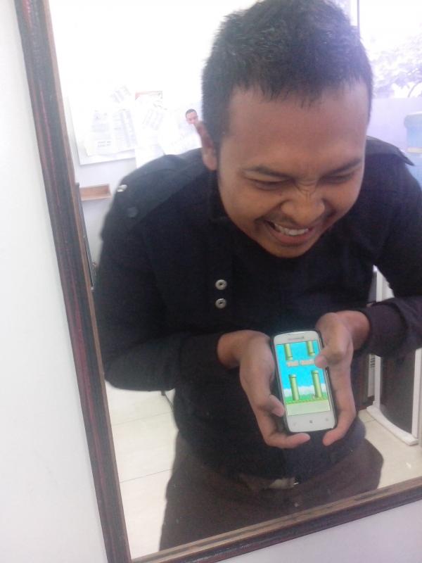 &#91;KOCAK&#93; Ekspresi ekpresi stress orang indonesia kalo maen FLAPPY BIRD! 