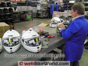 PROSES PEMBUATAN HELM TERBAIK DI DUNIA