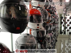 PROSES PEMBUATAN HELM TERBAIK DI DUNIA