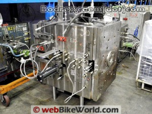 PROSES PEMBUATAN HELM TERBAIK DI DUNIA