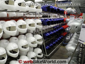 PROSES PEMBUATAN HELM TERBAIK DI DUNIA