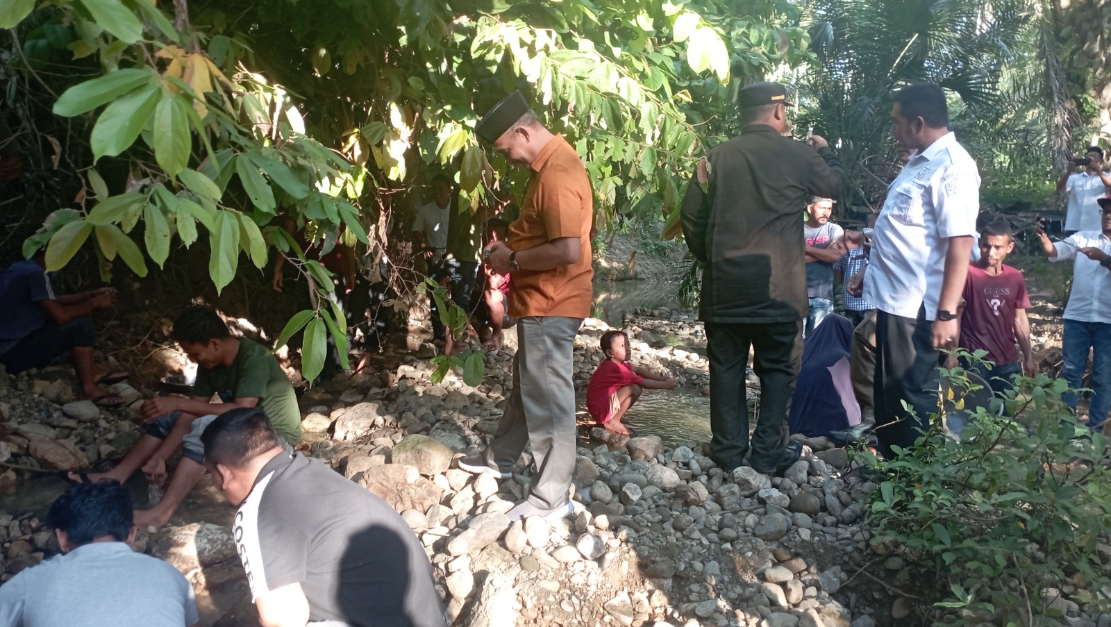 pemkab-bireuen-izinkan-warga-mendulang-emas-di-bugeng-secara-tradisional