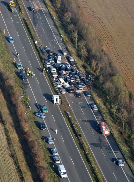 &#91;Foto&#93; Tabrakan Beruntun 52 Kendaraan di Jerman