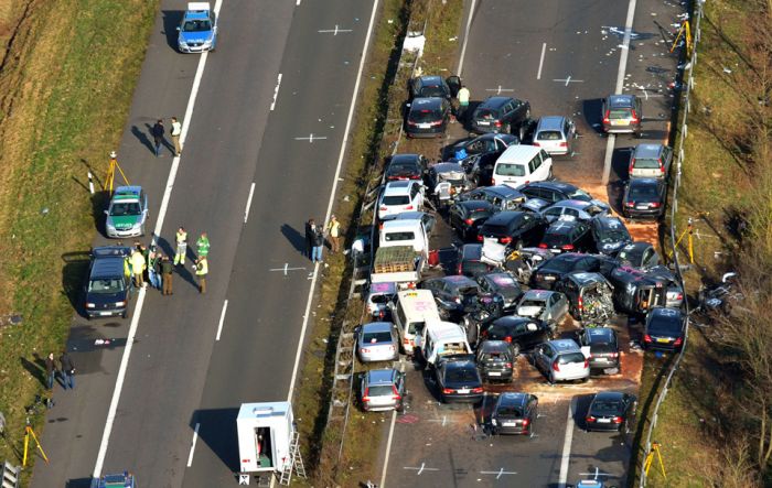 &#91;Foto&#93; Tabrakan Beruntun 52 Kendaraan di Jerman
