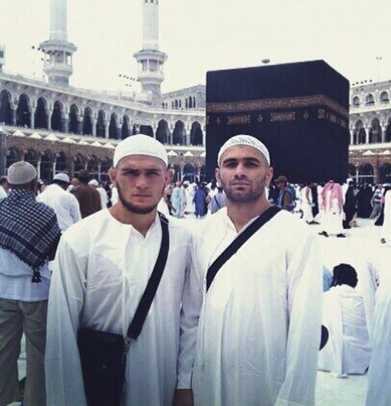 Orang ini MENGERTI menjadi seorang MUSLIM, bagaimana kalian ?