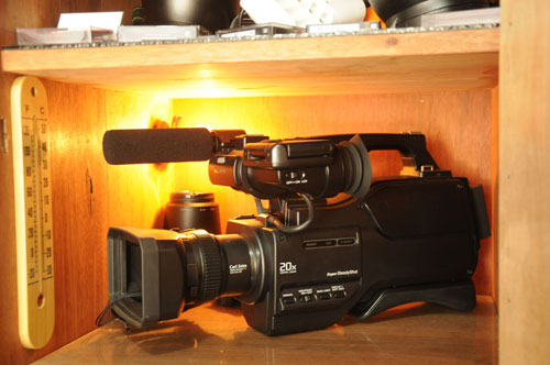 Sony hvr-hd1000p second bekas + uv filter + battery np-f970 + dual charger ac-vq1050