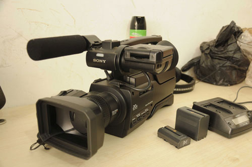 Sony hvr-hd1000p second bekas + uv filter + battery np-f970 + dual charger ac-vq1050