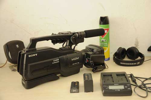 Sony hvr-hd1000p second bekas + uv filter + battery np-f970 + dual charger ac-vq1050