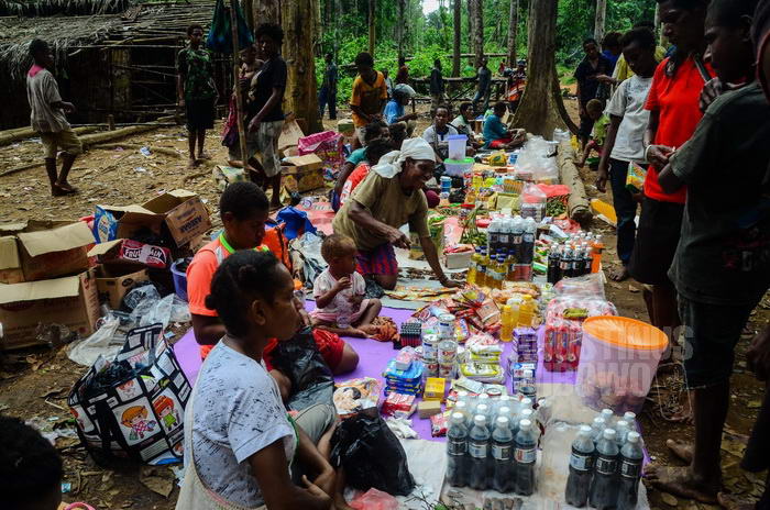 &#91;Melihat Papua dari Luar Perbatasan&#93; Asiki 27 September 2014: Pasar di Garis Batas