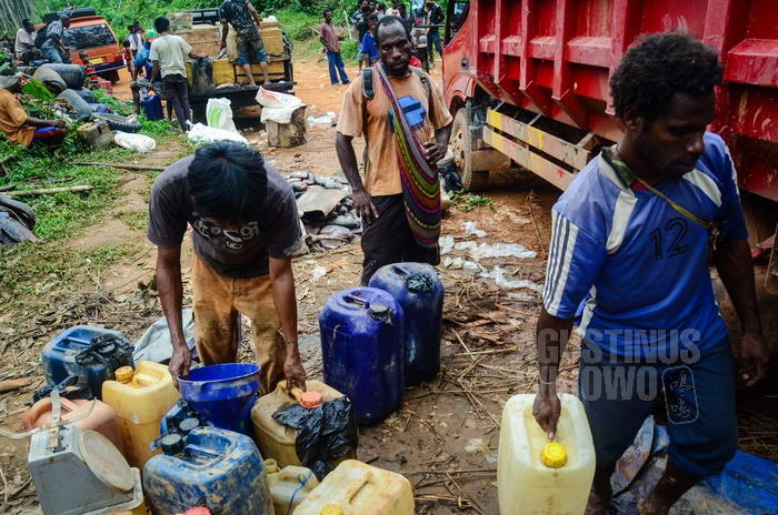 &#91;Melihat Papua dari Luar Perbatasan&#93; Asiki 27 September 2014: Pasar di Garis Batas