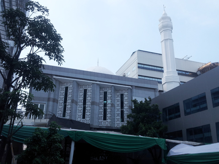Masjid Fatahillah di Balai Kota