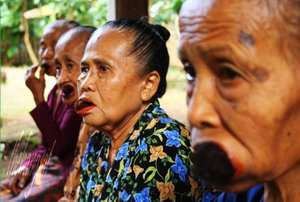 Nginang – Sebuah tradisi menyehatkan yang mulai punah