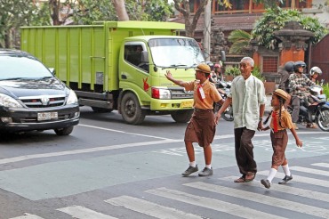 Bunda, Jangan Marah Karena Nilaiku Jelek