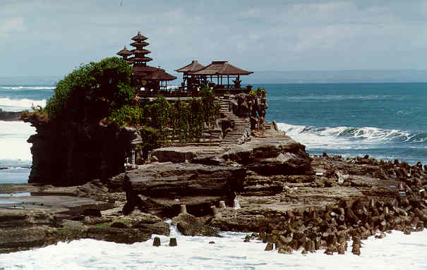 Keindahan Tanah Lot di Malang