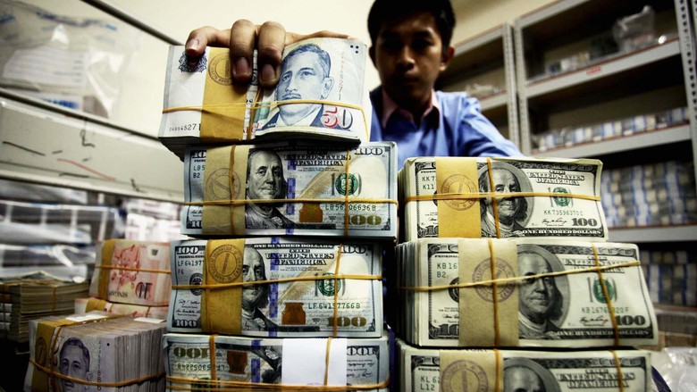 Utang Pemerintah Terus Tumbuh, Penerimaan Negara Justru Merosot