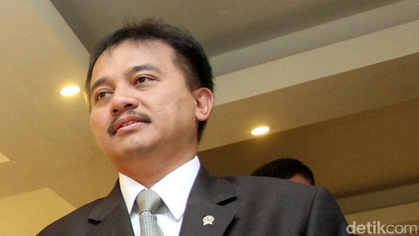 Roy Suryo Tak Berpenyangga Leher atau Kursi Roda saat Diserahkan ke Jaksa