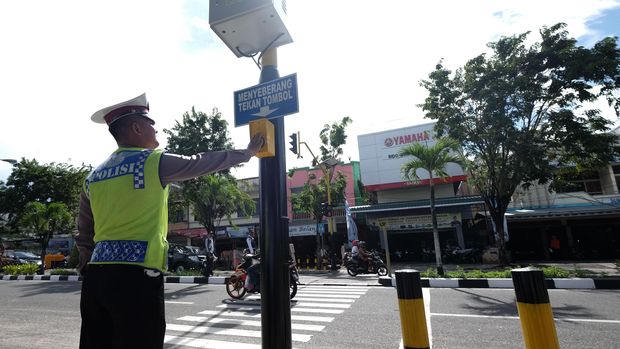 Beda Anies-Sandi soal Pelican Crossing di Bundaran HI