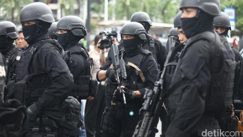 5 Terduga Teroris Pemasok Senjata Ditangkap Densus 88 di Sumsel