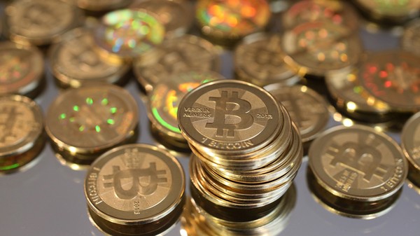 pertama-kalinya-nilai-bitcoin-lampaui-emas