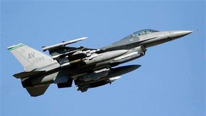 Jet Tempur F-16 Israel Jatuh Ditembaki Angkatan Udara Suriah