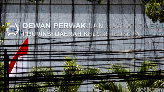 politikus-pks-minta-pemprov-dki-angkat-bicara-soal-tunjangan-dprd-jadi-rp-8-m