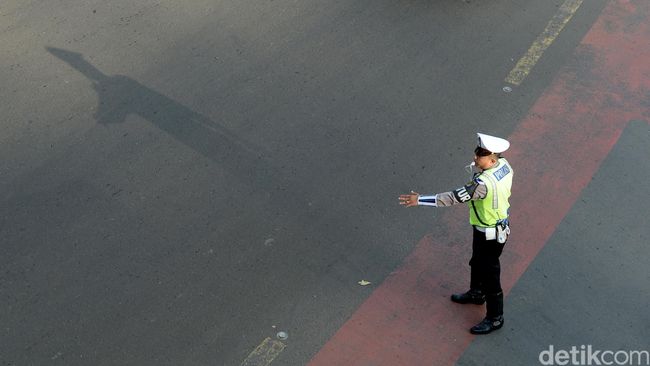 Viral Polisi Dihajar Massa Gegara Minta Uang Damai di Medan